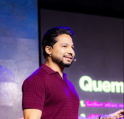 Gustavo Roque no palco